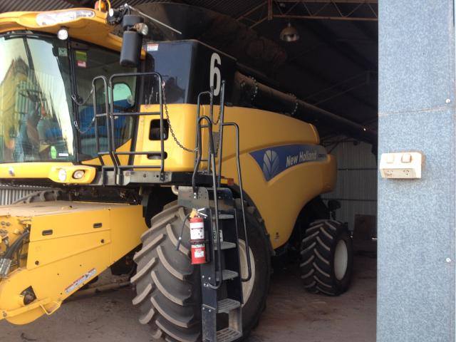 new-holland-9070